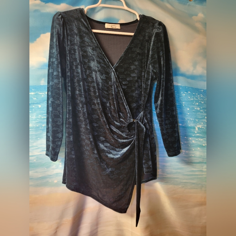 Beacon Apparel NWOT Green Velvety‎ Blouse Size Medium